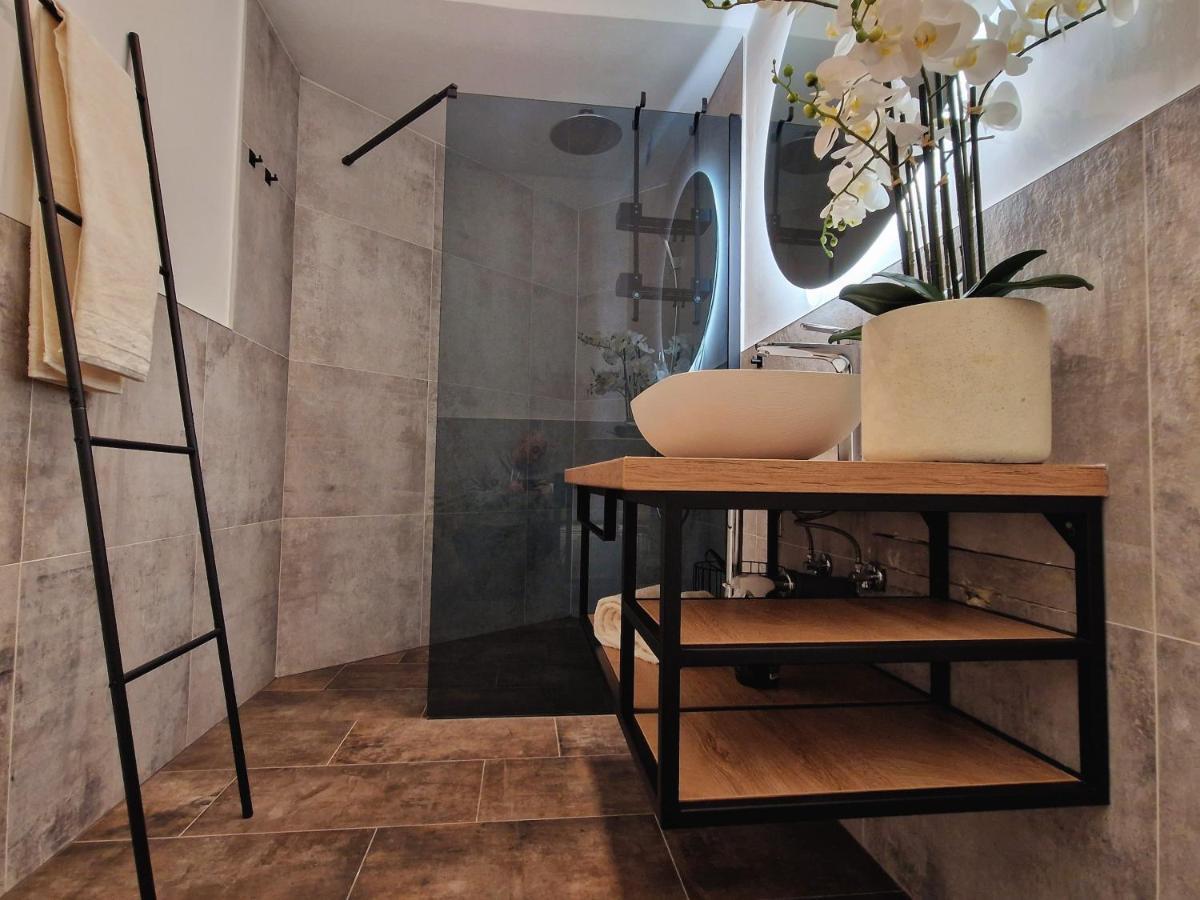 Olivea Luxury Suites 파자나 외부 사진